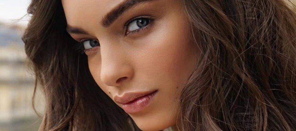 como quitar maquillaje waterproof